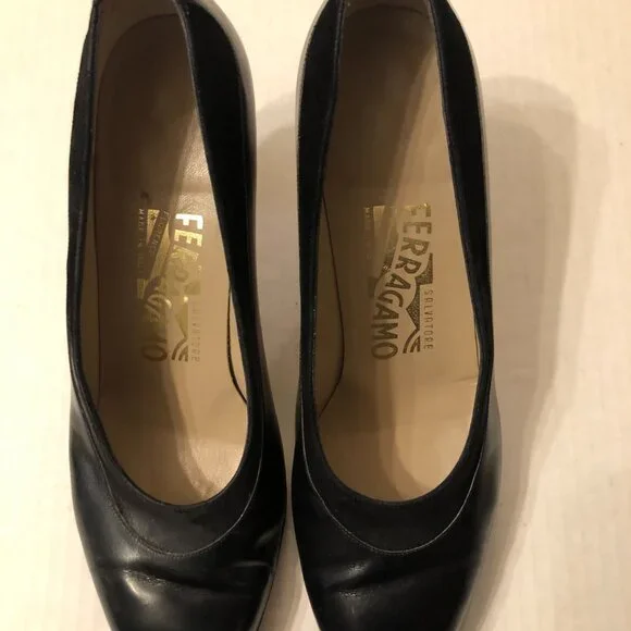 SALVATORE FERRAGAMO WOMEN'S BLACK LEATHER DRESS SHOES  SIZE: 7 1/2 B - Picture 2 of 12